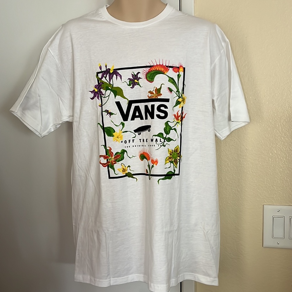 Vans off the wall white T-shirt NWT SUPer cool great color Size Large